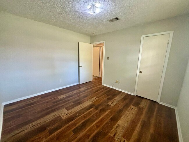 Building Photo - 800 Irwin Drive