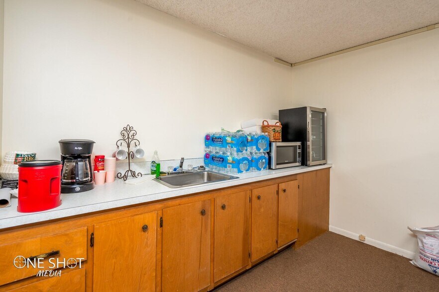 Building Photo - 216 Oak St