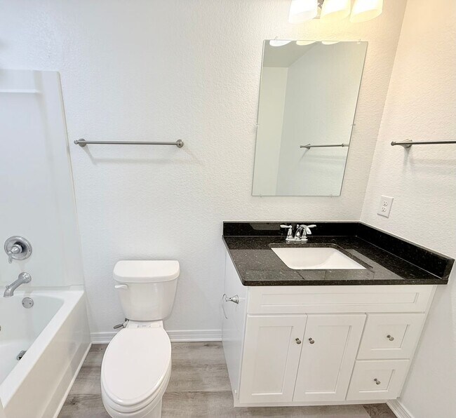 Building Photo - Spacious 4-Bedroom Home