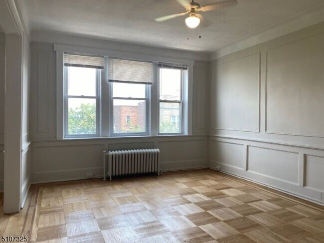 Building Photo - 11 Seymour St