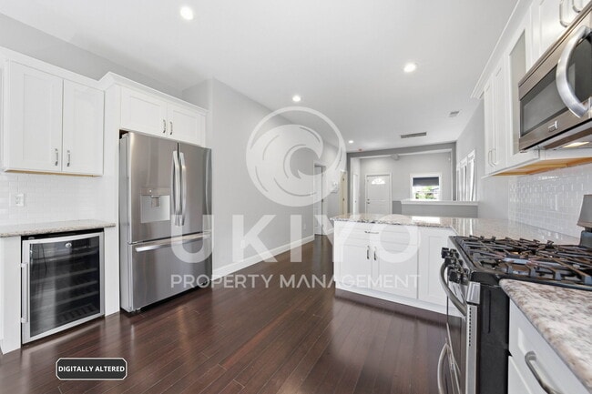 Building Photo - 1123 30th St