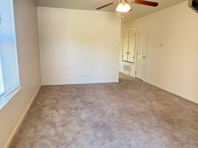 Building Photo - 5202 Daybreak Cir