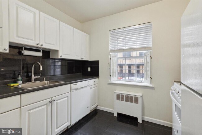 Building Photo - 633 Beulah Pl