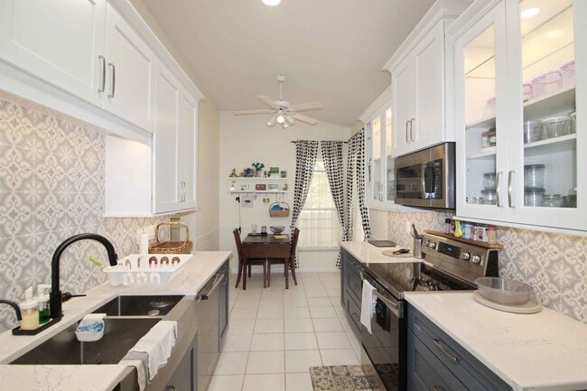 Building Photo - Vista Del Lago Seasonal Villa for Rent