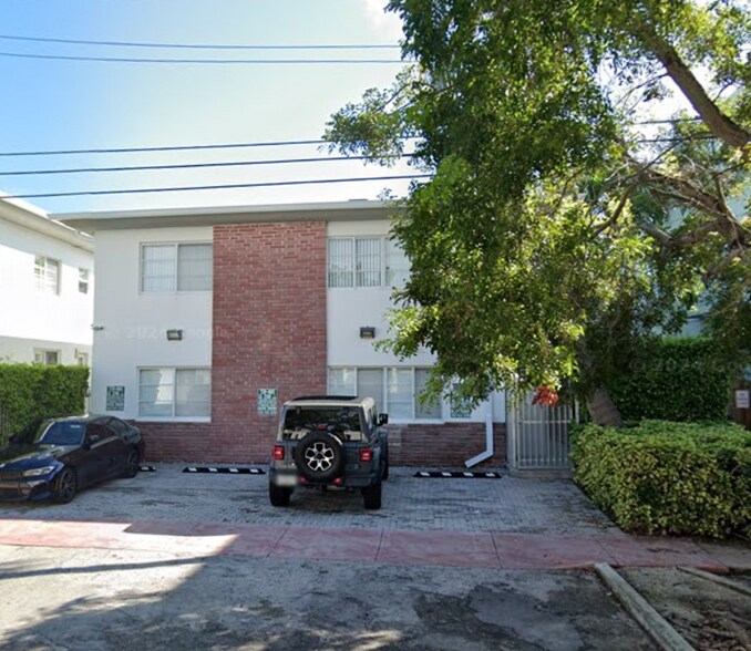 Building Photo - 6905 Bay Dr