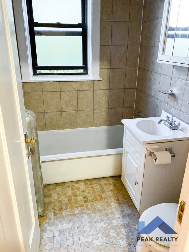 Building Photo - 4625-35 N. Winchester Ave.