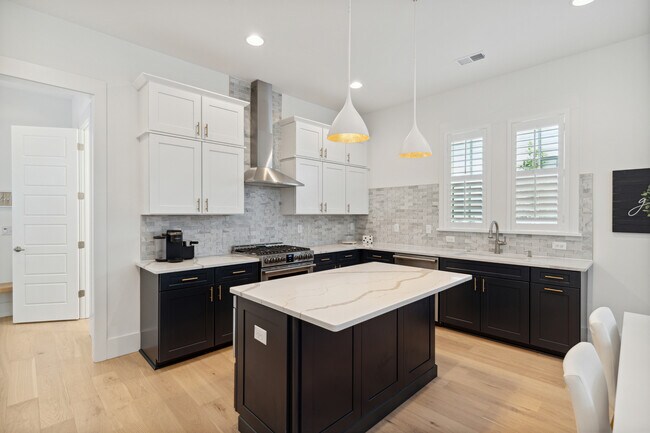 Building Photo - 1470 Mizzen Alley