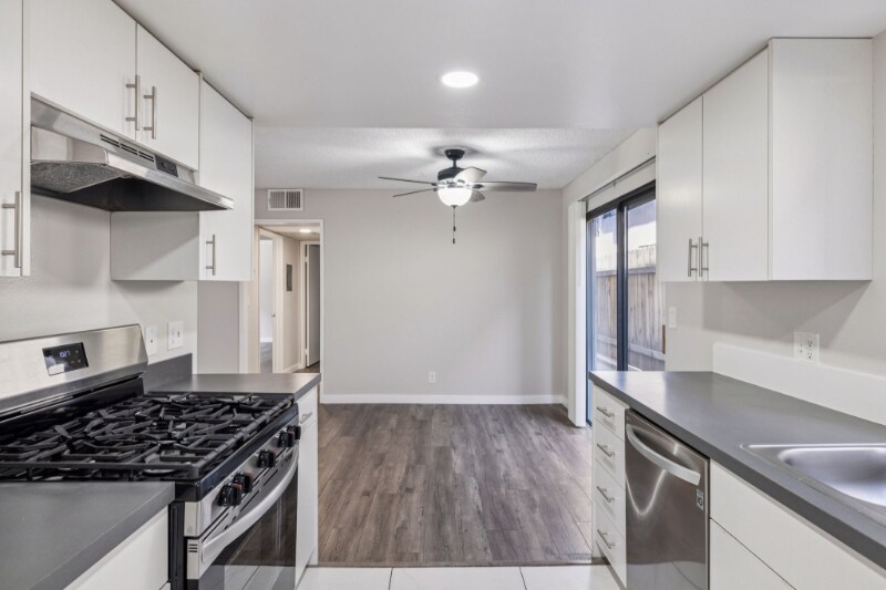 Building Photo - 507 E Cedar Ave