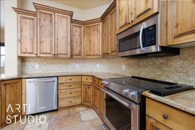 Building Photo - Beautiful 4 Bedroom, 3.5 Bath Home in Scenic