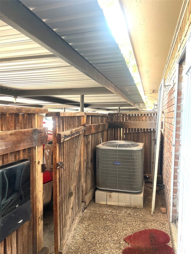 Building Photo - 14333 Memorial Dr