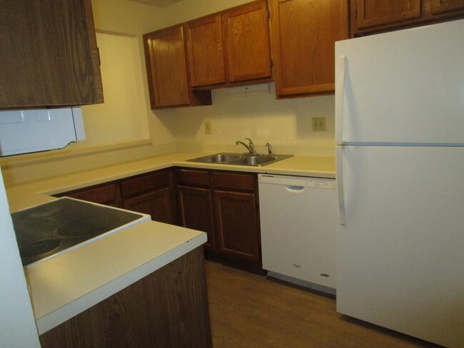 Building Photo - 645 Archdale Dr