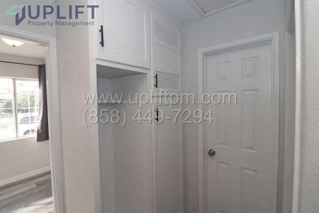 Building Photo - Swift Ave (4233-4239)