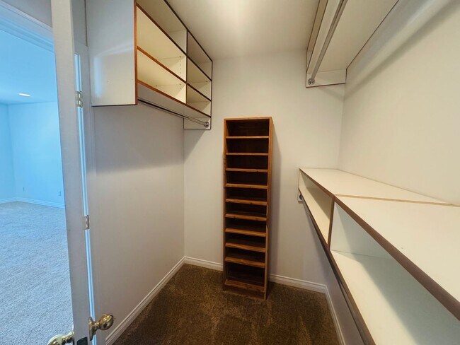 Building Photo - Exquisite 4-Bedroom Remodeled Retreat in t...
