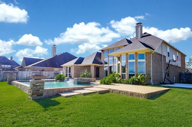 Building Photo - 2703 Bonnie Bray Dr