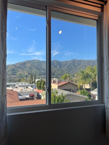 Building Photo - 3829 Rosemont Ave