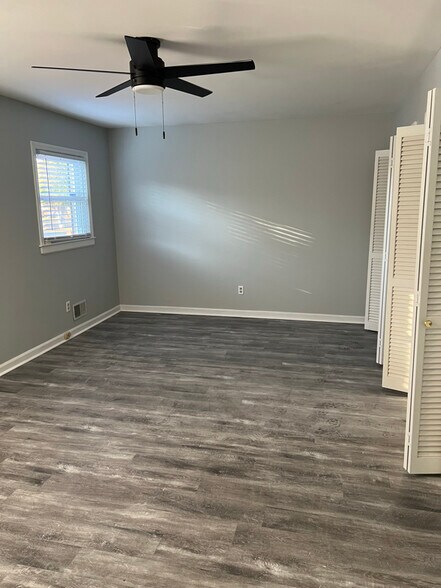 Building Photo - 639 N College Rd