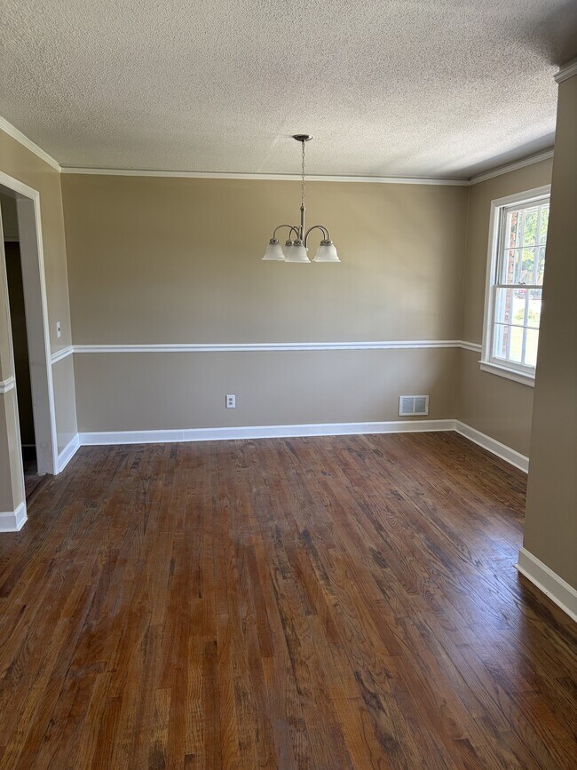 Building Photo - 3208 Downes Grove Rd