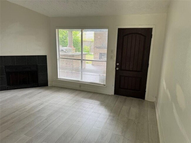 Building Photo - 3723 Westmeadow Dr