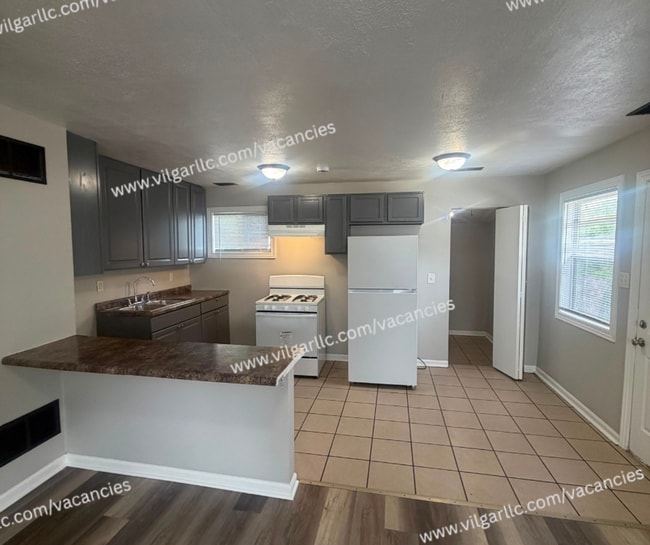 Building Photo - Very spacious  3 Bedroom • 1 Bathroom home.