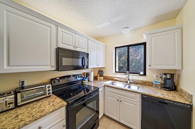 Building Photo - 860 Bella Vista Ct S