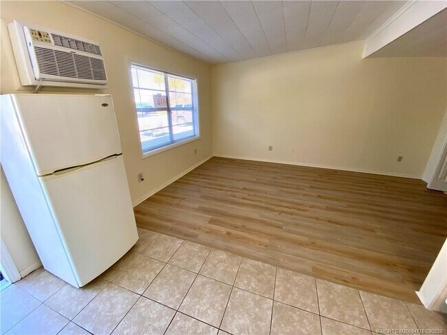 Building Photo - 4800 NE Blue Heron Ln