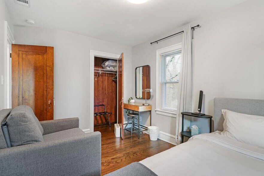 Building Photo - 1317 N Jackson St