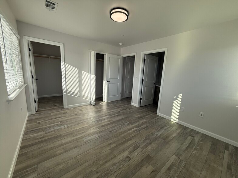 Building Photo - 1660 Ascent Pl