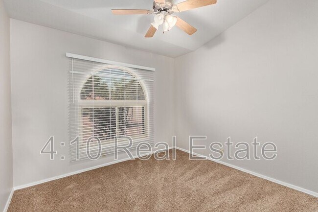 Building Photo - 2381 W Redwood Dr