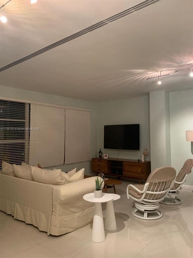 Building Photo - 4925 Collins Ave
