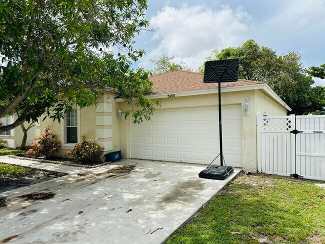 Building Photo - 5165 Foxhall Pl