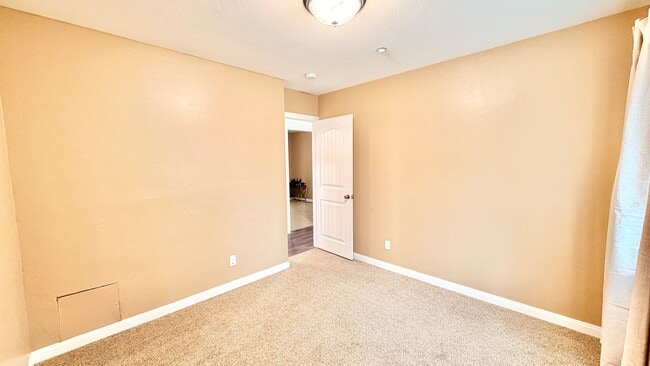 Building Photo - Nicely Updated Single-Story on quiet cul-de-sac Street just Minutes to Downtown Fallbrook!