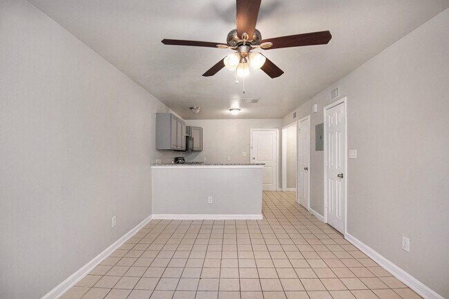 Building Photo - Recently updated 2-story 2-1.5 in Fort Worth ready for move-in!