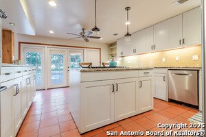 Building Photo - 9319 Oak Ledge Dr