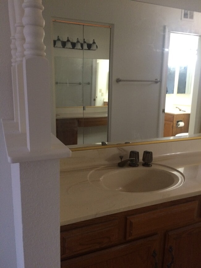 Building Photo - Beautiful 55+ Ahwatukee neighborhood spaci...