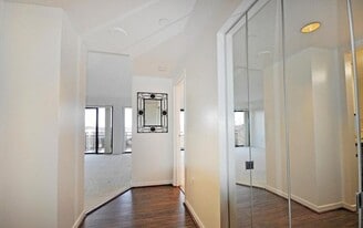 Building Photo - 1530 Key Blvd