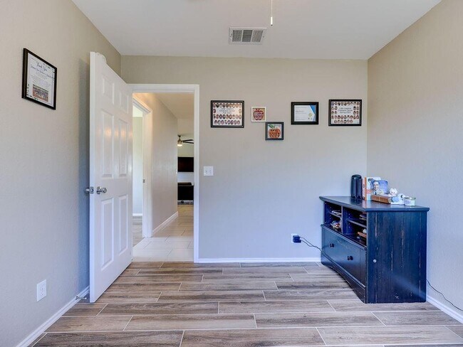 Building Photo - 148 Sapphire Lake Dr