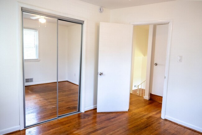 Building Photo - 10000 Kinross Ave