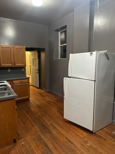 Building Photo - 998 IL-96