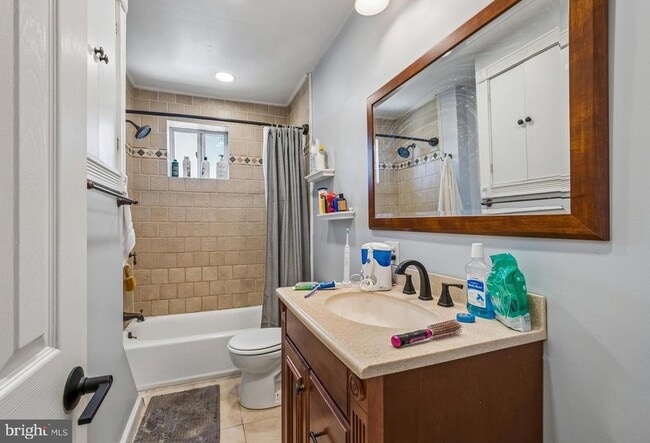 Building Photo - 357 Lemonte St
