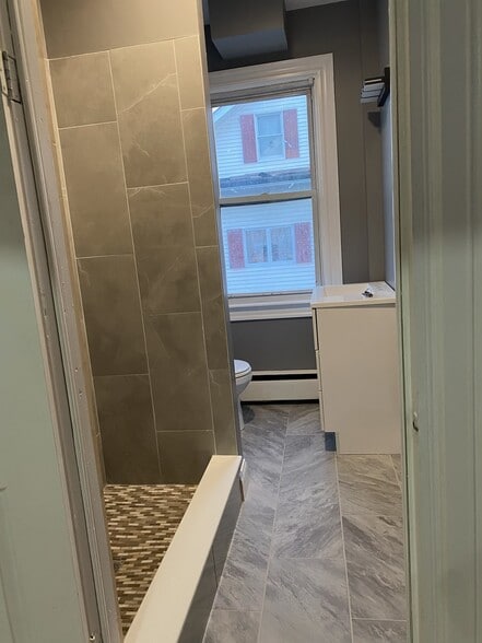 Building Photo - 33 White St