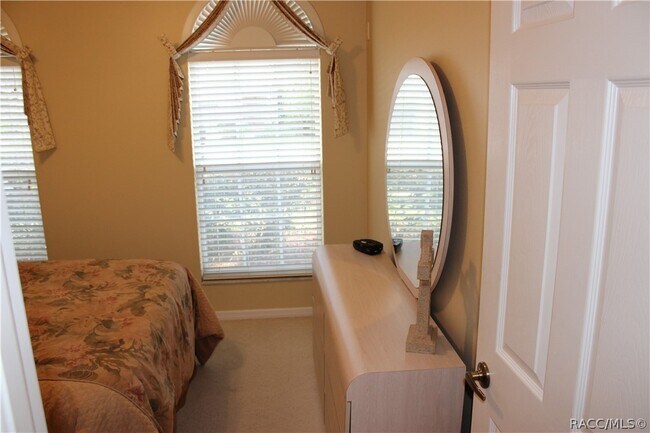 Building Photo - 1124 W Skyview Crossing Dr