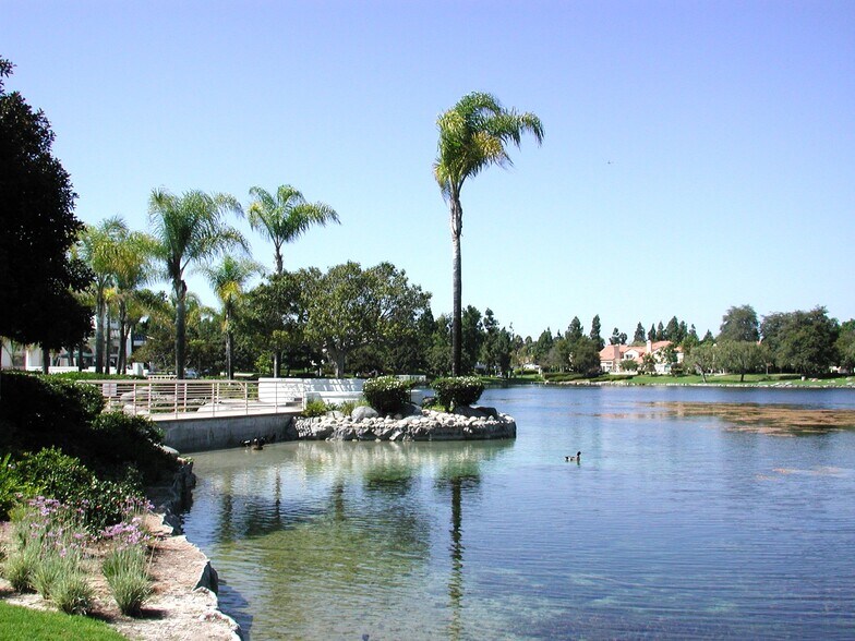 Building Photo - 2001 Lakeridge Cir