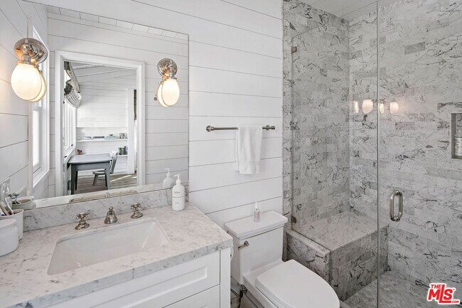 Building Photo - 821 Nowita Pl