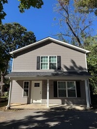 Building Photo - Spacious five bedroom, two bathroom home steps from WKU