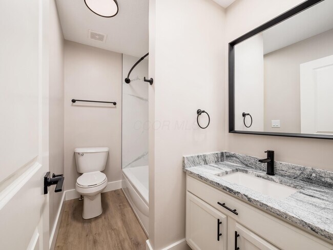 Building Photo - 629 Pebble Pl Dr