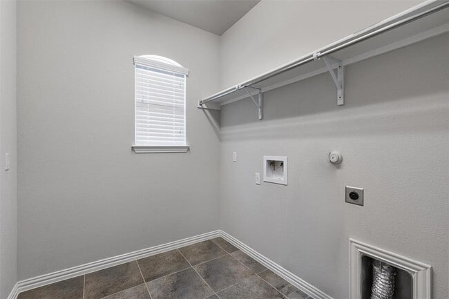 Building Photo - 404 Miracle Rose Way