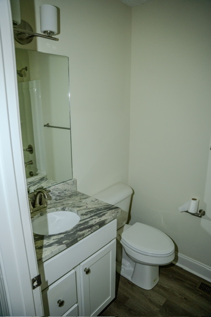 Building Photo - 1142 Paradise Dr