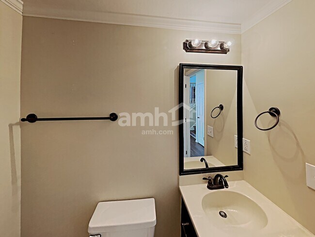 Building Photo - 1302 E 3125 N