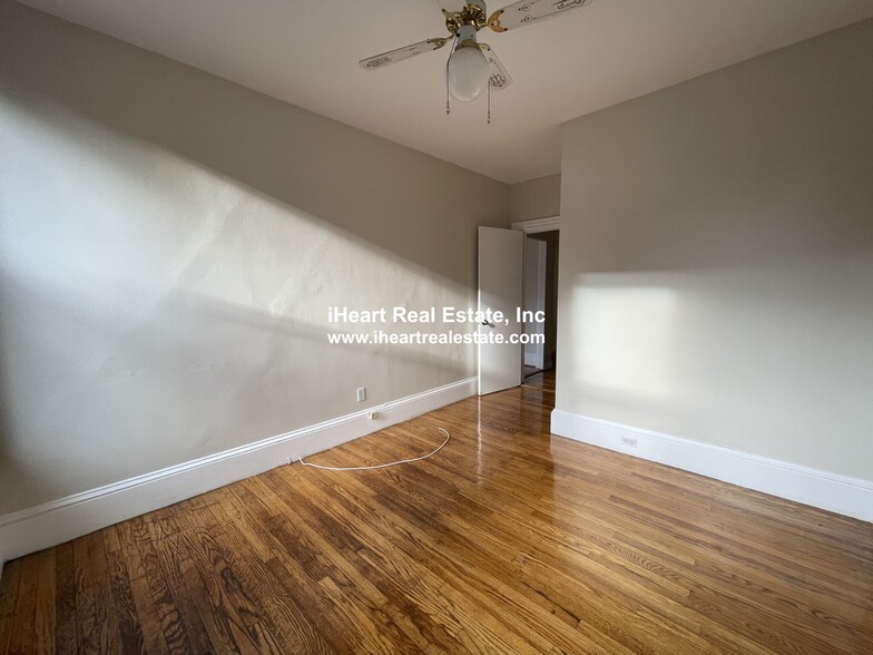 Building Photo - 338 K St