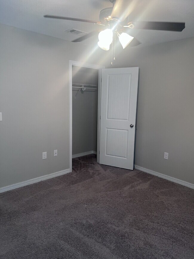 Building Photo - 426 Eisenhower Dr